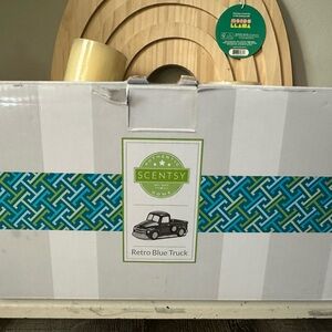 Scents Retro blue truck with pumpkins